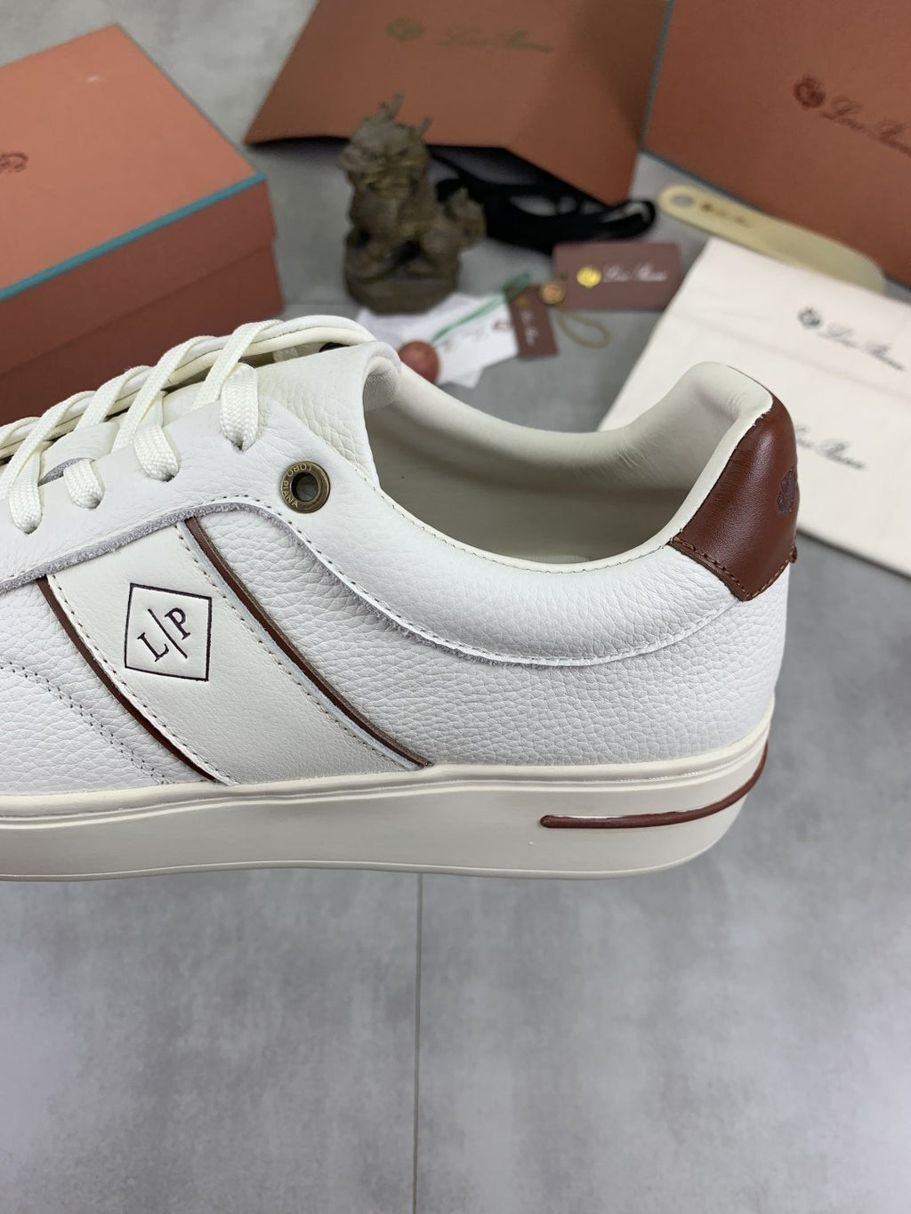 微商相册测试鞋子-Loro Piana Low-Top Sneakers with Brown Accents — detail