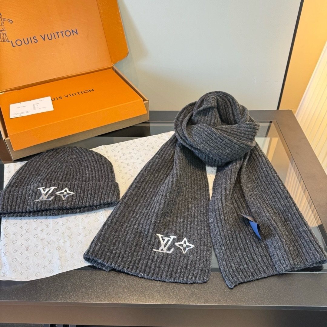 Louis Vuitton Rib-Knit Beanie & Scarf Set — front
